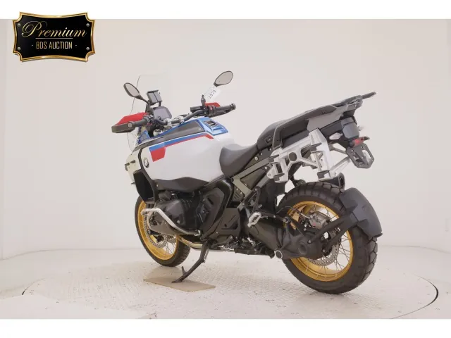 BMW R1300GS Adventure 2025, white | red | blue, фото 6