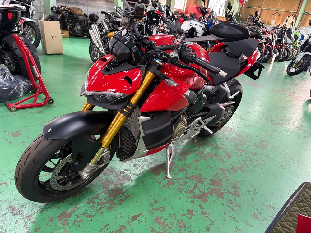 Ducati Street Fighter V4S 2021, красный, фото 11