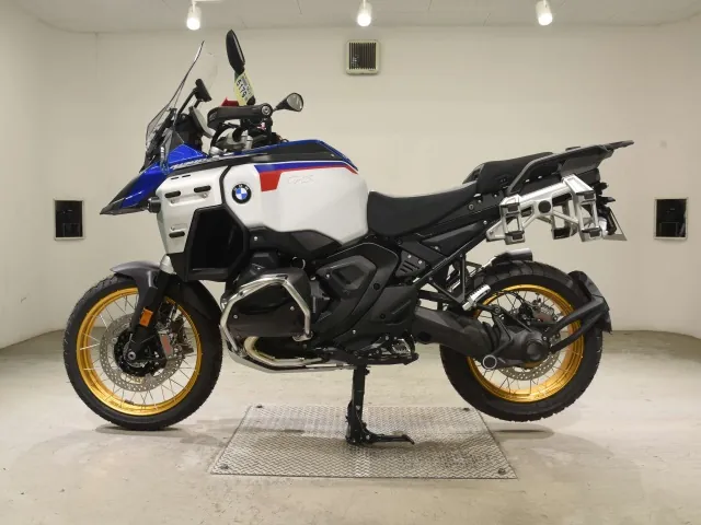 BMW R1300Gs Adv Asa 2026, white | red | blue, фото 2