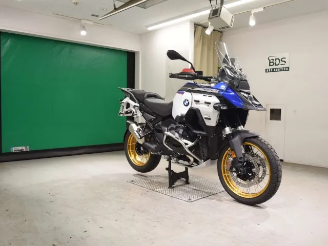 BMW R1300Gs Adv Asa 2026, white | red | blue, фото 3