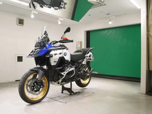 BMW R1300Gs Adv Asa 2026, white | red | blue, фото 4