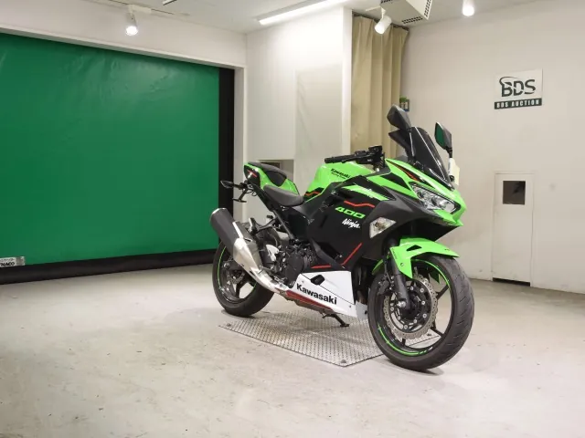 Kawasaki Ninja 400 2021, чёрный, зелёный, фото 3