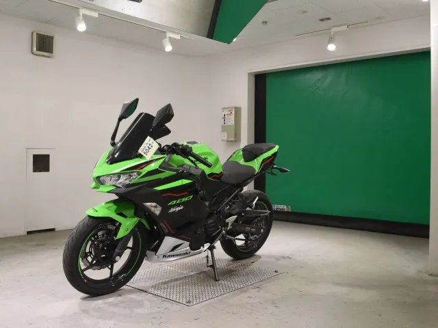 Kawasaki Ninja 400 2021, чёрный, зелёный, фото 4