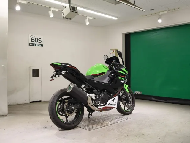 Kawasaki Ninja 400 2021, чёрный, зелёный, фото 5