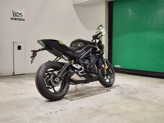 Triumph Street Triple RS 2026, чёрный, фото 5
