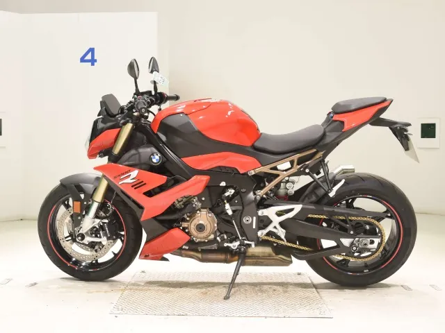 BMW S1000R 2021, красный, фото 2