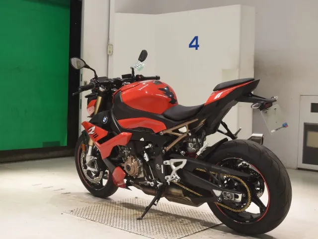 BMW S1000R 2021, красный, фото 6