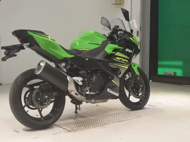 Kawasaki Z400 2023, black | green, фото 5