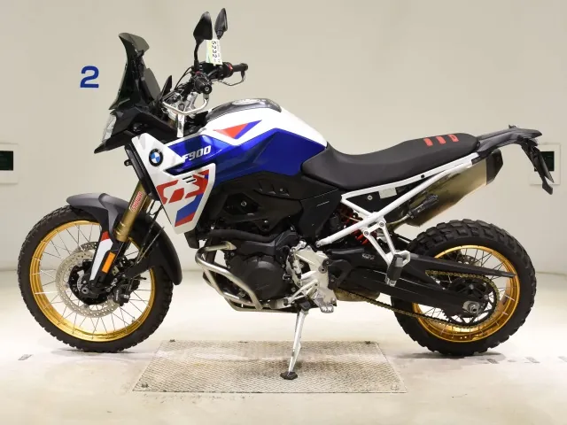 BMW F900Gs 2024, white | red | blue, фото 2