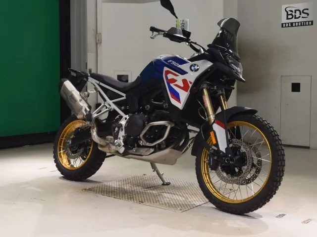 BMW F900Gs 2024, white | red | blue, фото 3