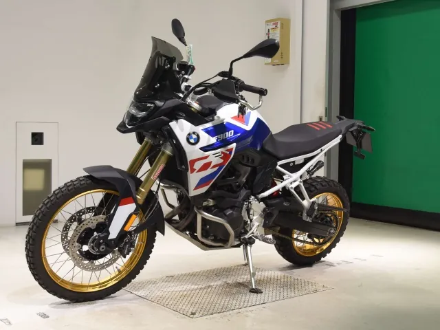 BMW F900Gs 2024, white | red | blue, фото 4