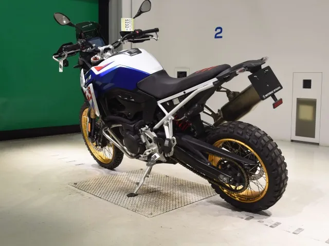 BMW F900Gs 2024, white | red | blue, фото 6