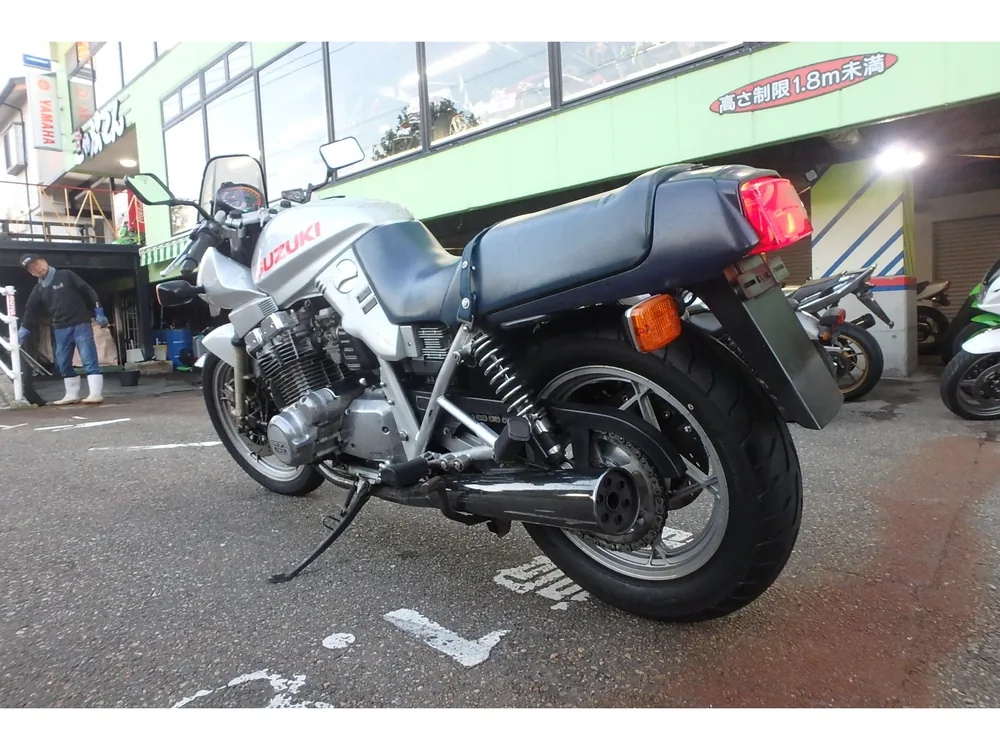 Suzuki GSX1100S Katana 1983, серебристый, фото 12