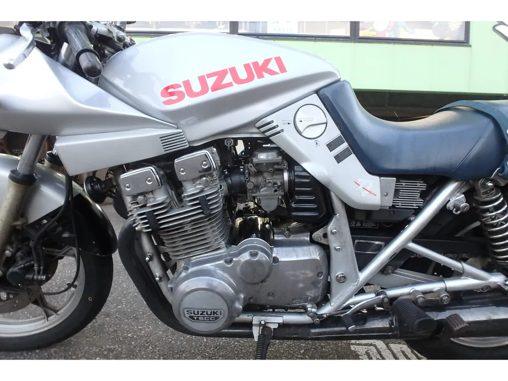 Suzuki GSX1100S Katana 1983, серебристый, фото 14