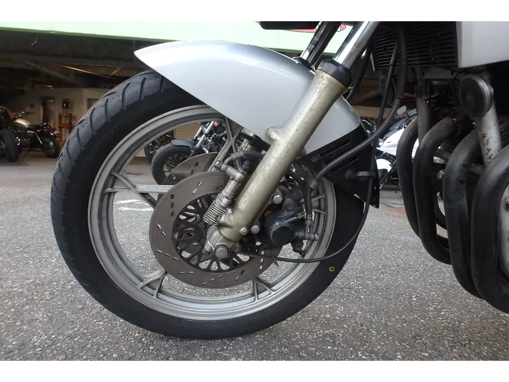 Suzuki GSX1100S Katana 1983, серебристый, фото 15