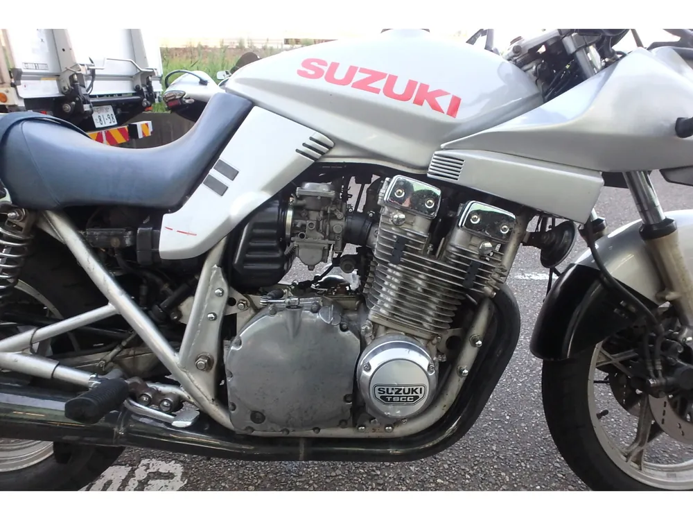 Suzuki GSX1100S Katana 1983, серебристый, фото 5