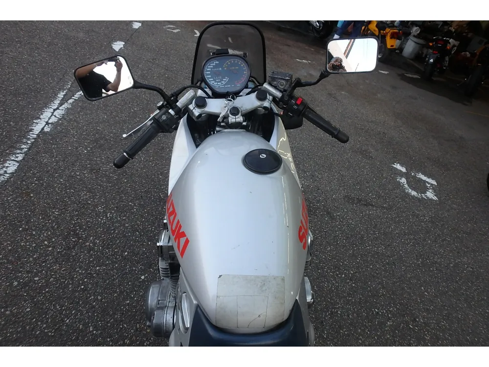 Suzuki GSX1100S Katana 1983, серебристый, фото 10