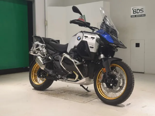 BMW R1300Gs Adv Asa 2026, white | red | blue, фото 3