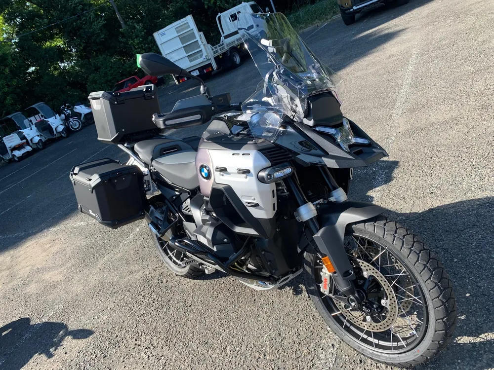 BMW R1300GS ADV 2026, серый, чёрный, фото 2