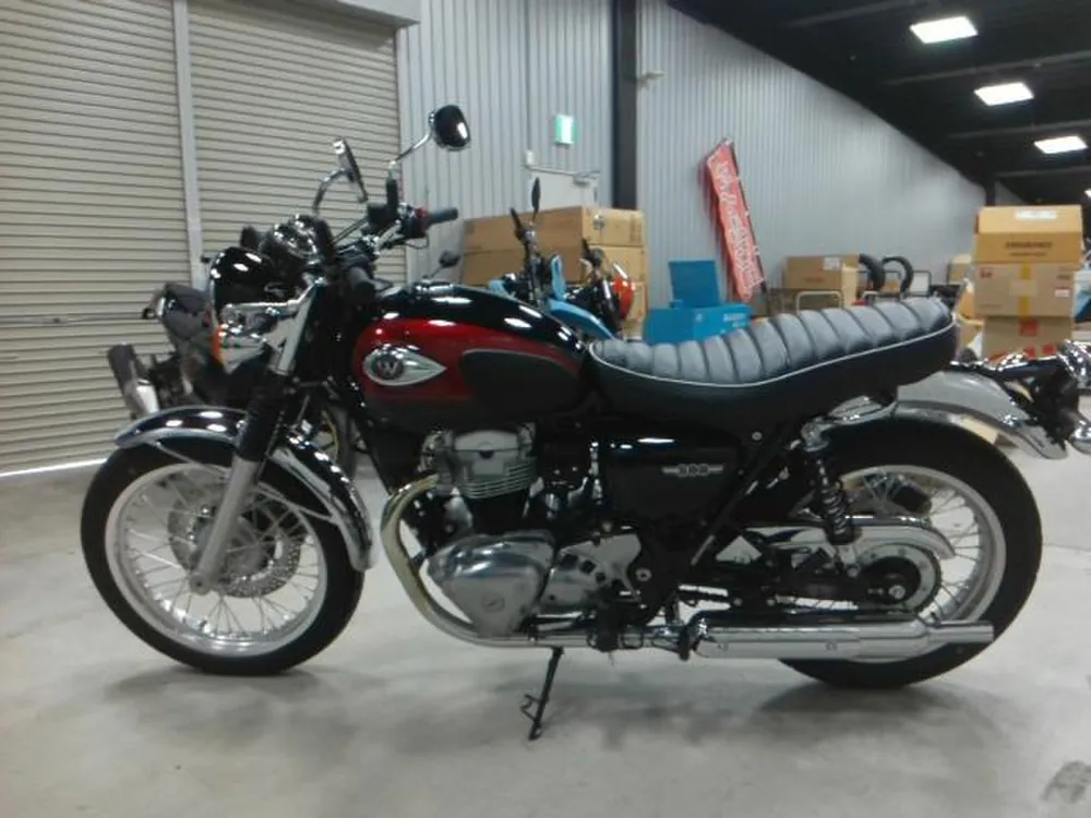 Kawasaki W800-2 2025, black/red, фото 2