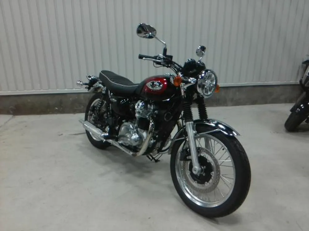 Kawasaki W800-2 2025, black/red, фото 4