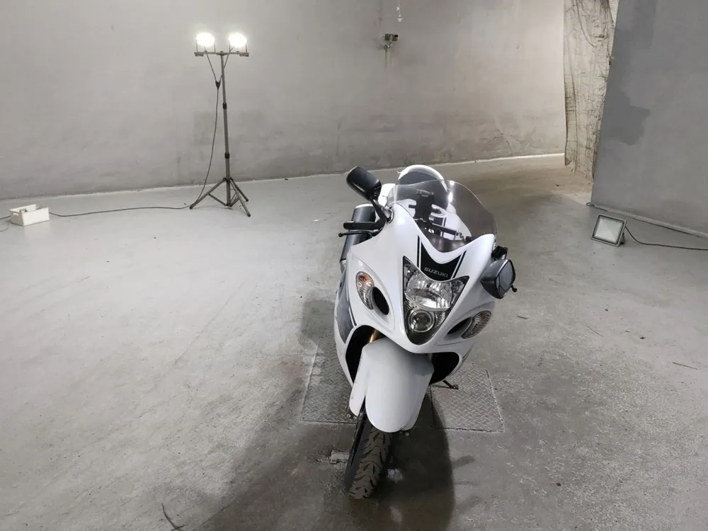 Suzuki GSX1300R Hayabusa 2018, белый, фото 3