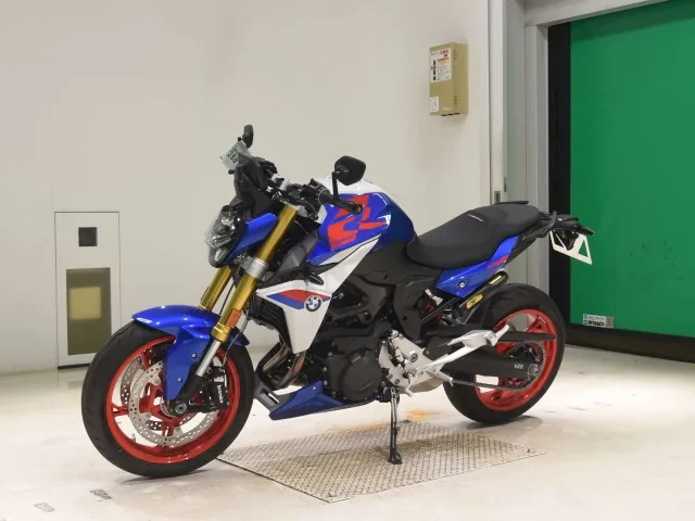 BMW F900R 2026, white | red | blue, фото 4