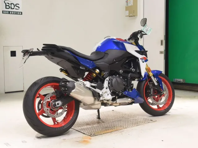 BMW F900R 2026, white | red | blue, фото 5