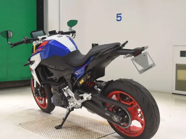 BMW F900R 2026, white | red | blue, фото 6
