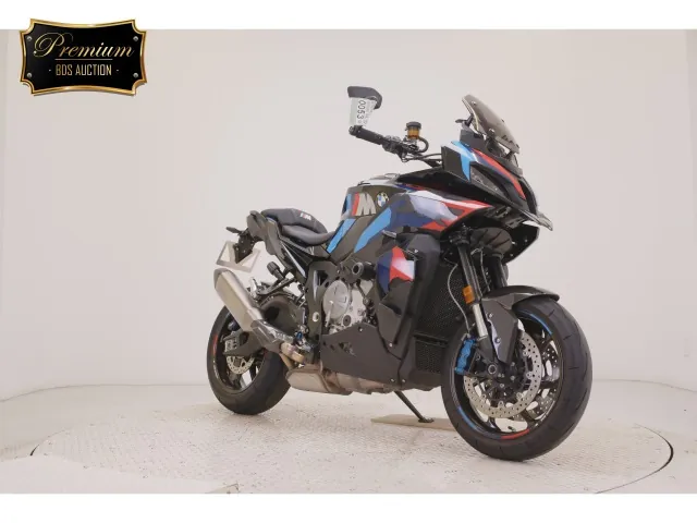 BMW M1000XR 2026, красный, чёрный, фото 3
