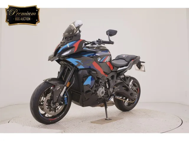BMW M1000XR 2026, красный, чёрный, фото 4