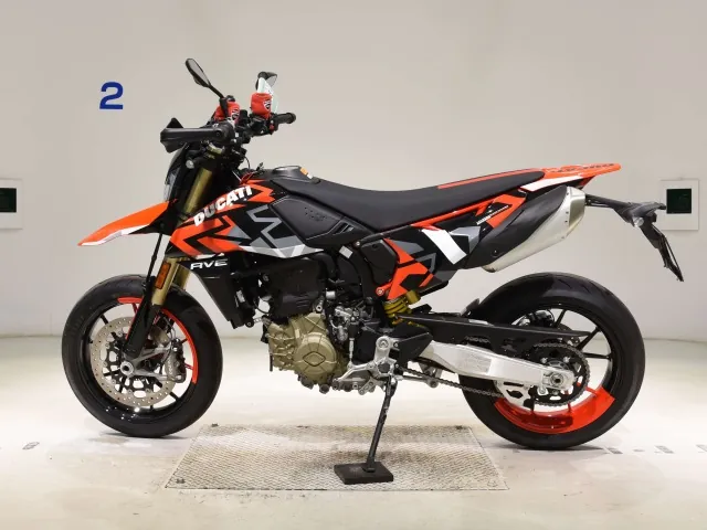Ducati Hypermotard 698 2025, красный, чёрный, фото 2