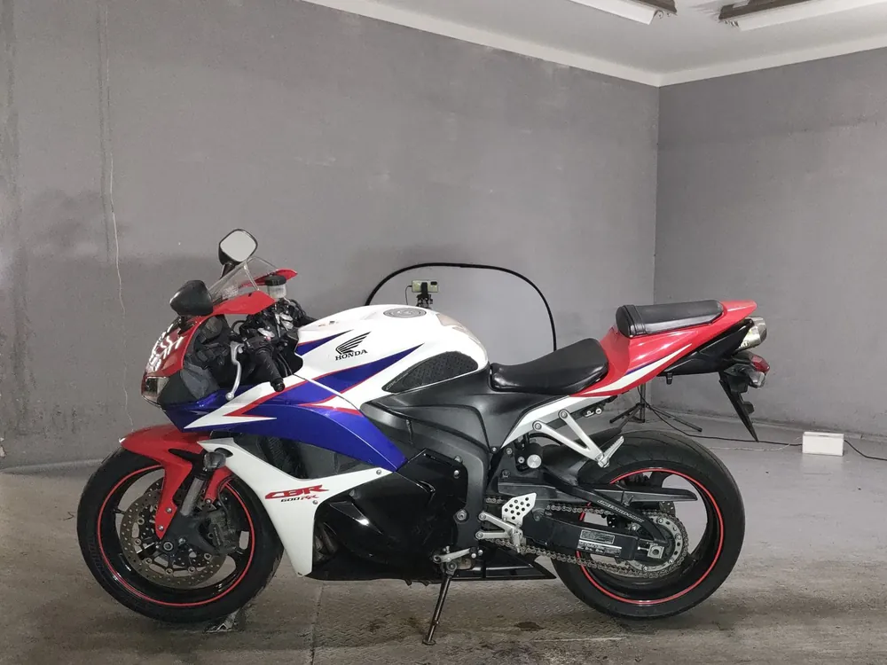 Honda CBR600RR 2011, white / blue, фото 2