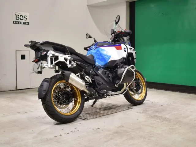 BMW R1300Gs Adv Asa 2026, white | red | blue, фото 5