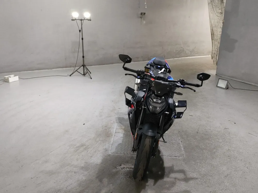 BMW M1000R 2024, black / blue, фото 3