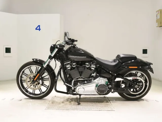 Harley-Davidson FXBRS1870 2022, чёрный, фото 2