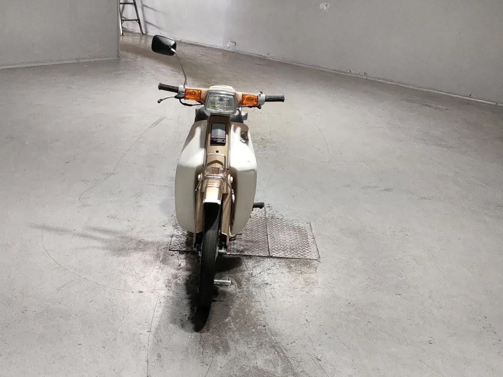 Honda Super Cub, золотистый, фото 3