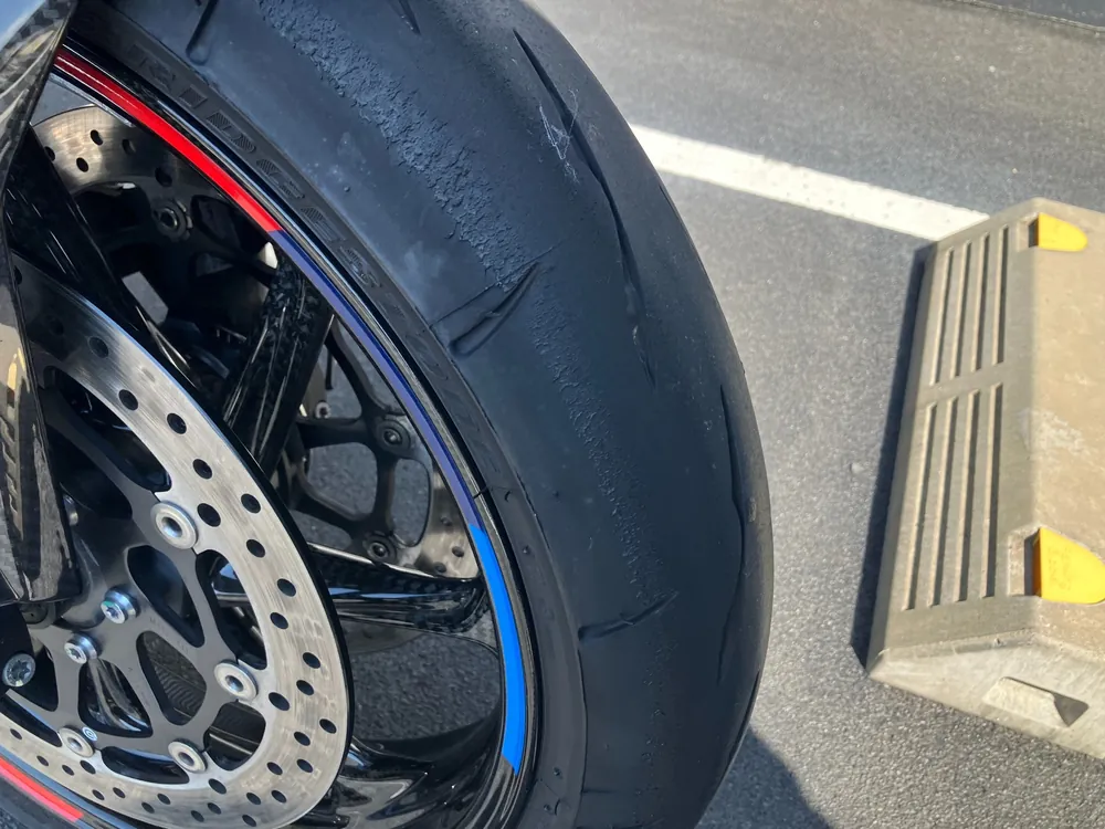 BMW M1000R 2024, чёрный, фото 11