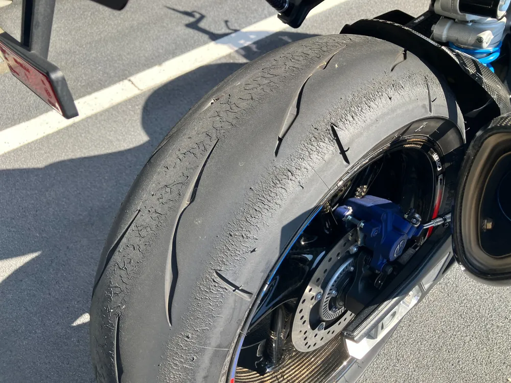 BMW M1000R 2024, чёрный, фото 12