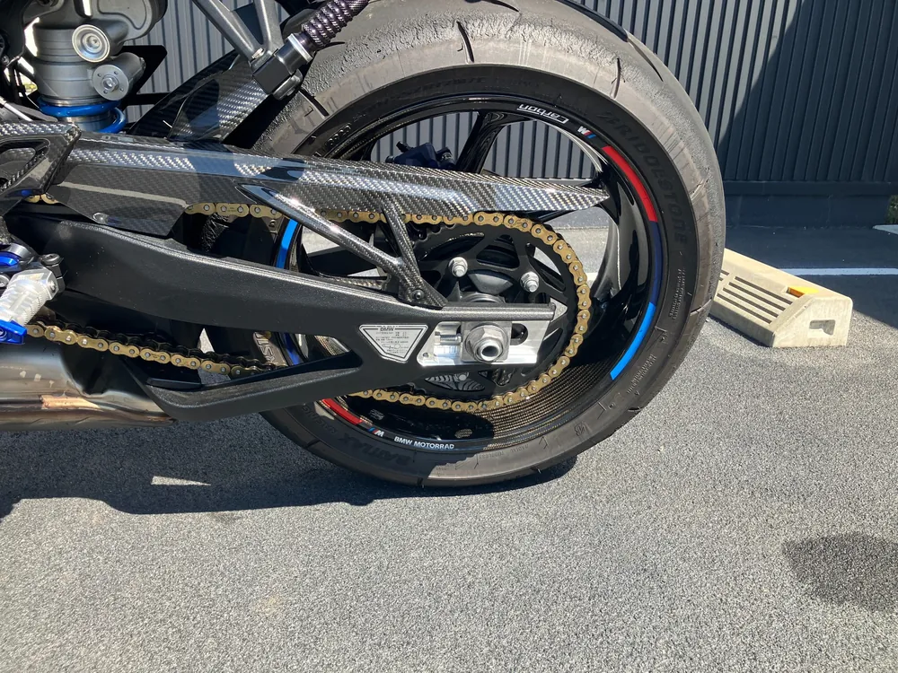 BMW M1000R 2024, чёрный, фото 15