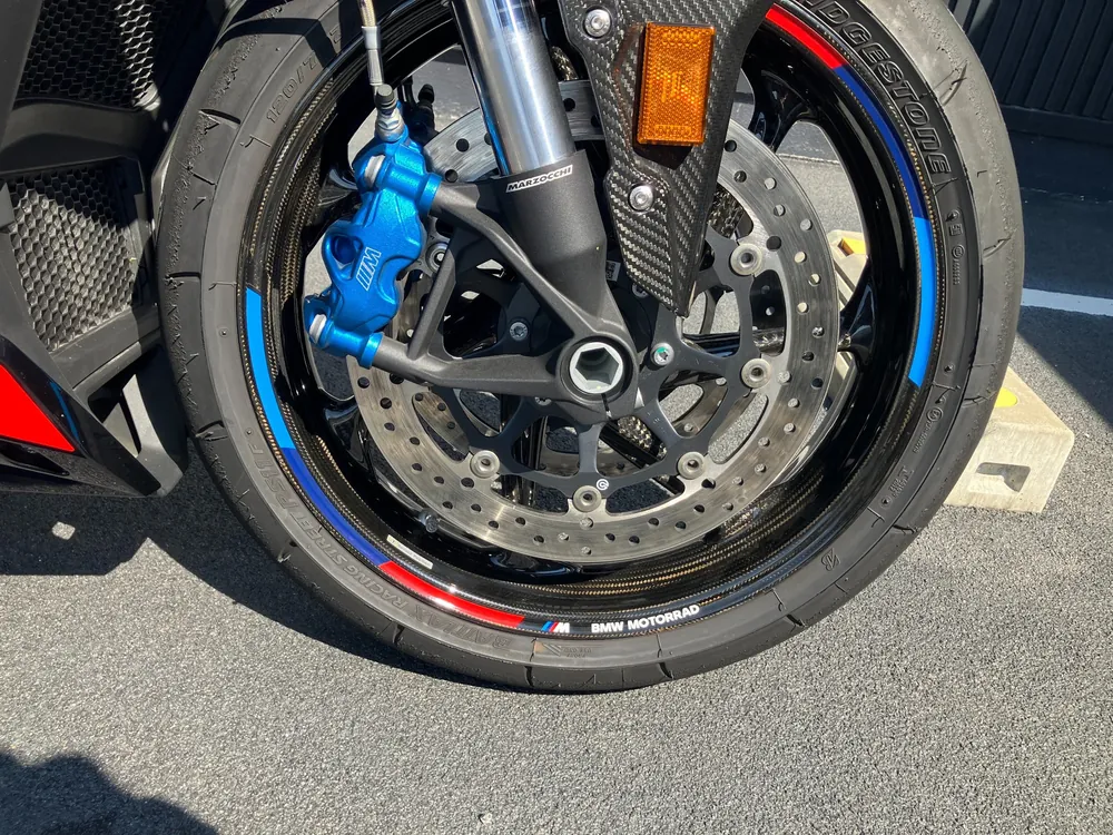BMW M1000R 2024, чёрный, фото 16