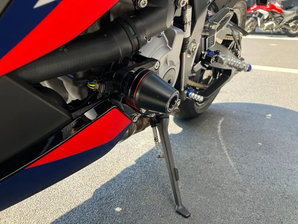 BMW M1000R 2024, чёрный, фото 10