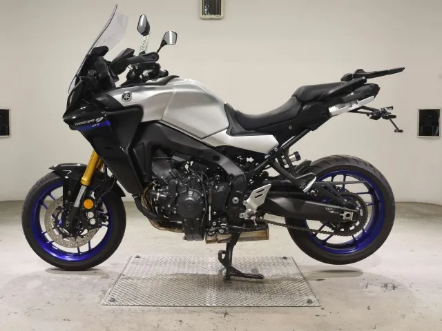 Yamaha Tracer 9 GT 2021, чёрный, серебристый, фото 2