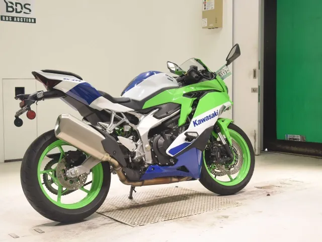 Kawasaki ZX-4R SE 2024, white | green, фото 5