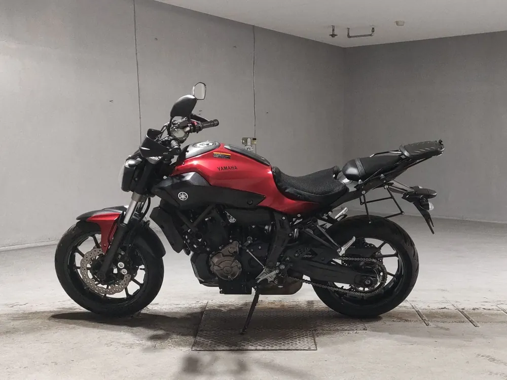 Yamaha MT-07 2016, красный, фото 2