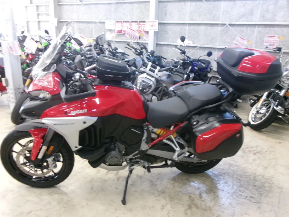 Ducati Multistrada V4S 2023, silver / red, фото 2