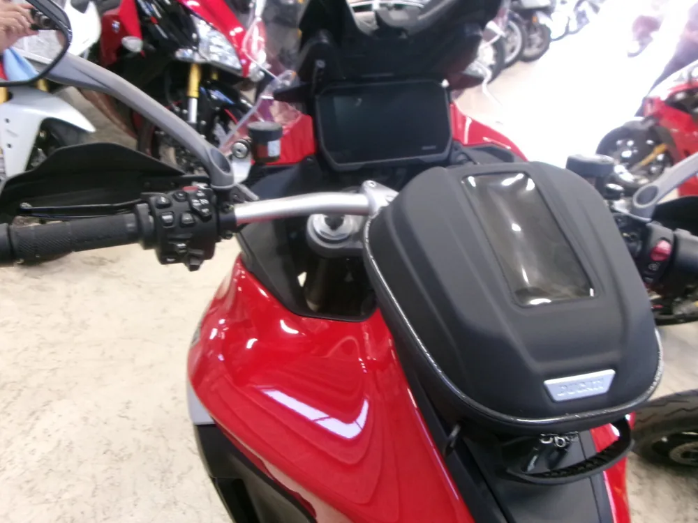 Ducati Multistrada V4S 2023, silver / red, фото 3