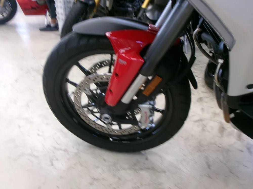 Ducati Multistrada V4S 2023, silver / red, фото 9
