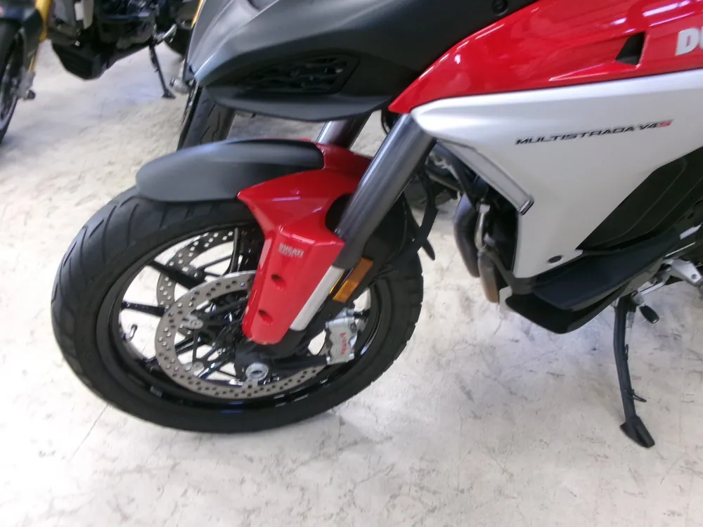 Ducati Multistrada V4S 2023, silver / red, фото 10