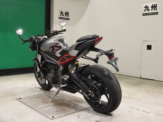 Triumph Street Triple RS 2021, серый, фото 6